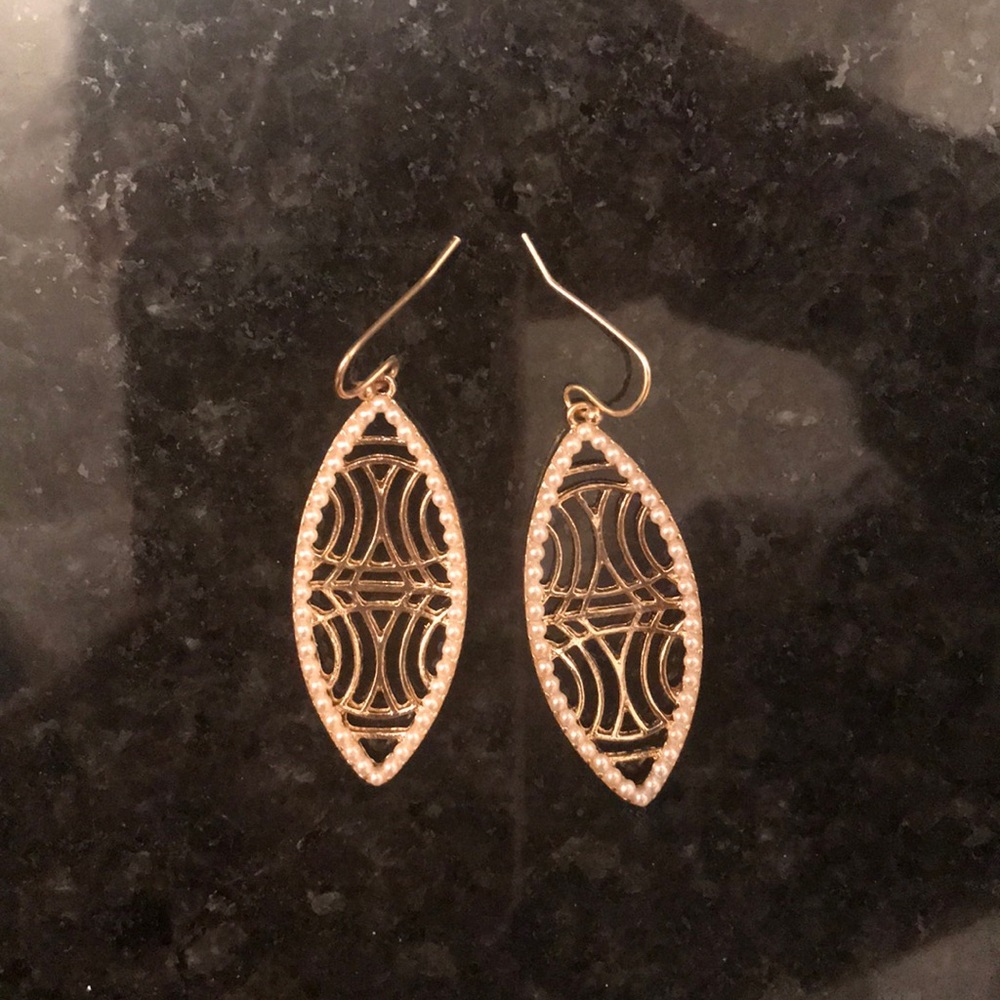 Almond shaped pearl & gold earrings